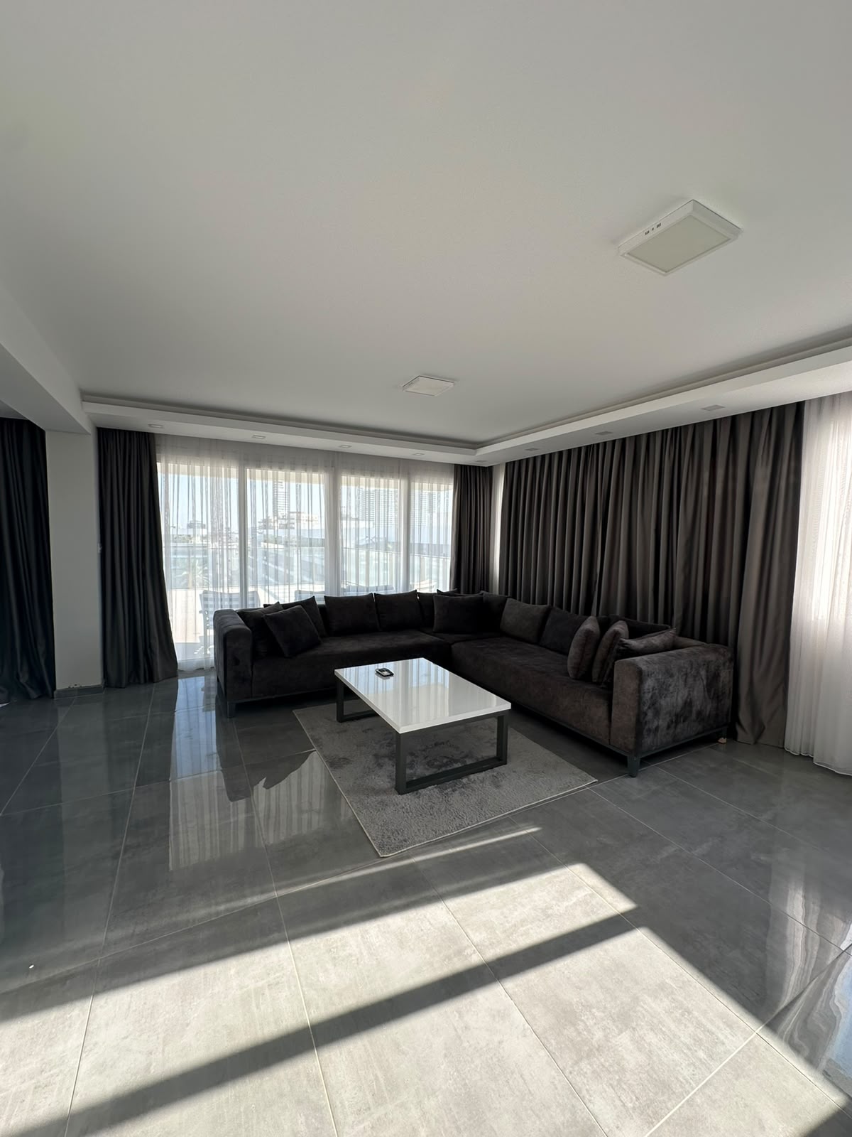 Courtyard Long Beach Penthouse 4