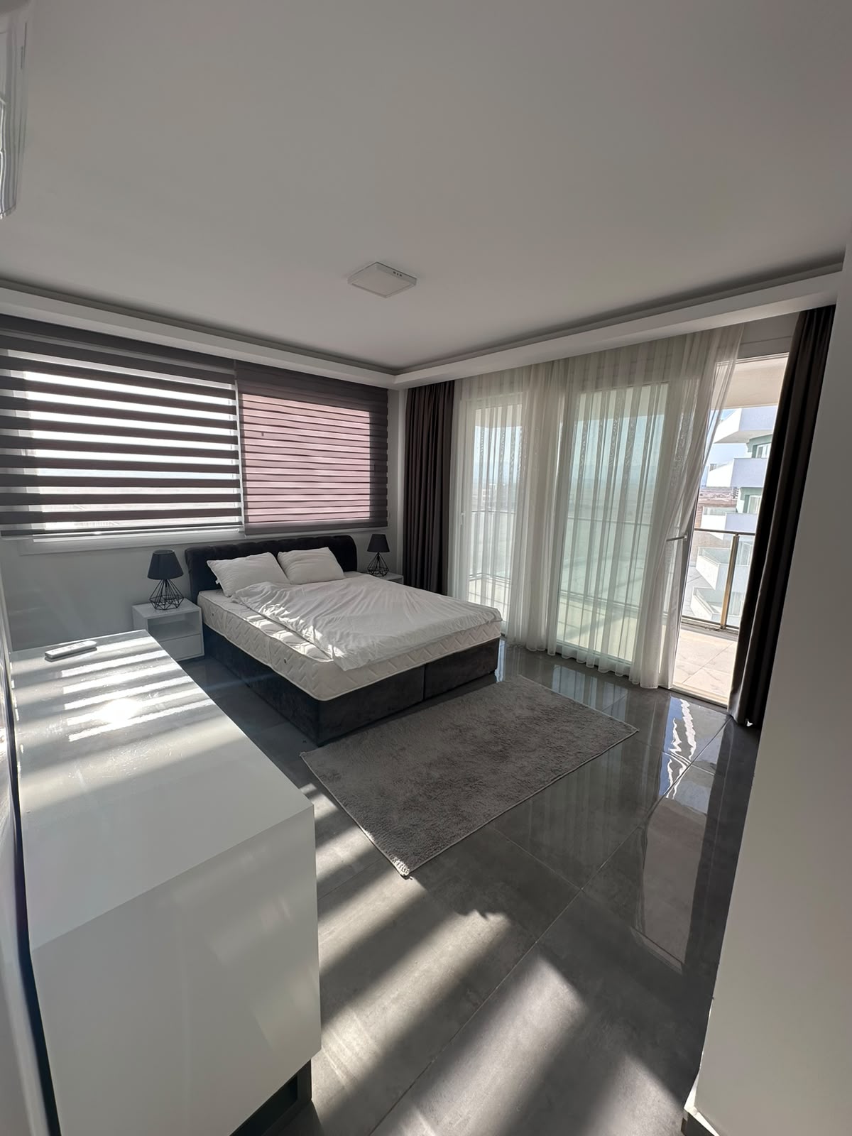 Courtyard Long Beach Penthouse 10