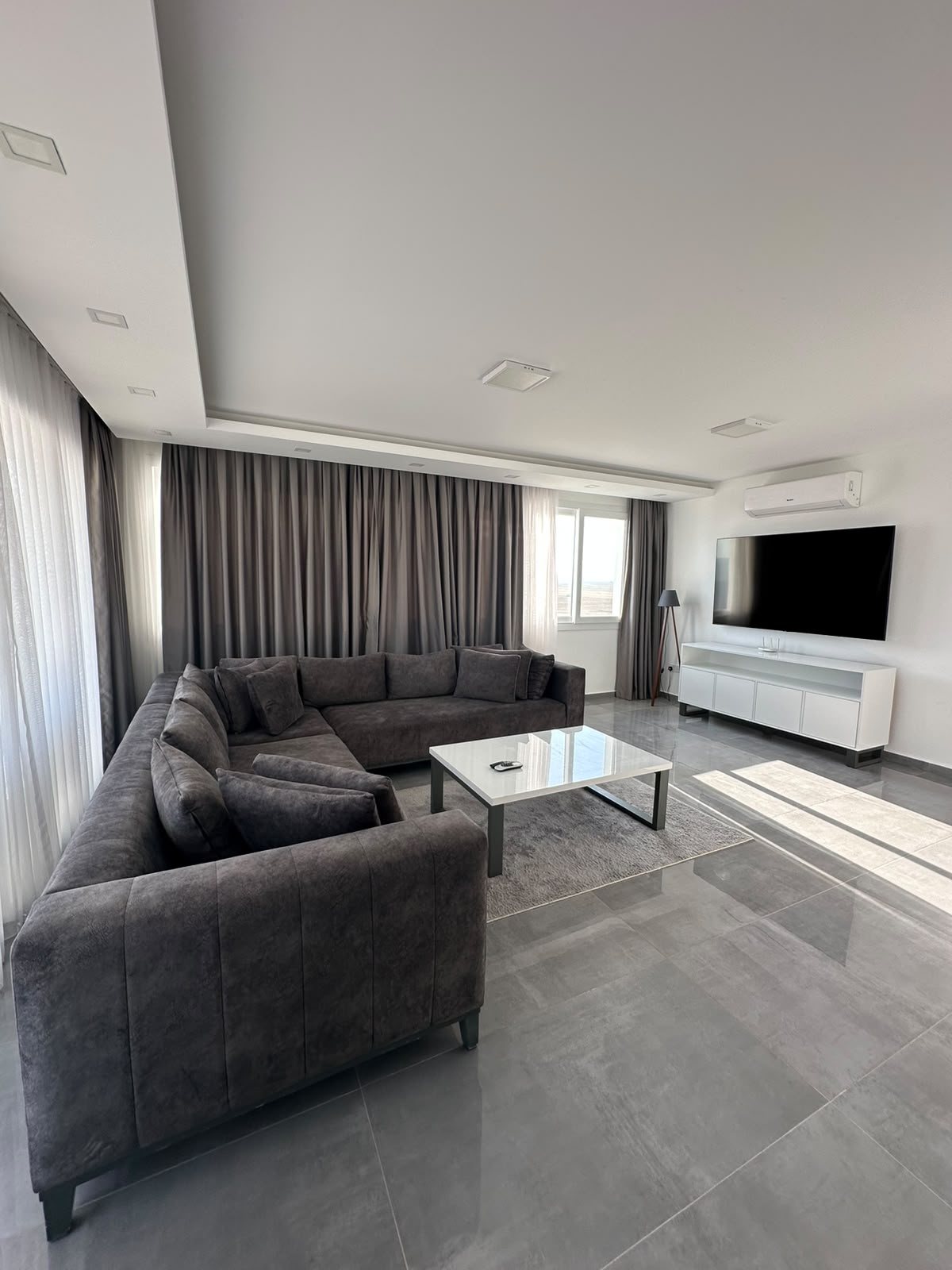 Courtyard Long Beach Penthouse 3